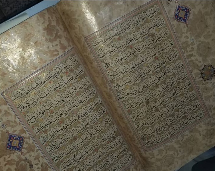 زار ا رئيس الهيئة العامة للآثار والمخطوطات والمتاحف مكتبة الأوقاف التابعة للجامع الكبير في صنعاء 